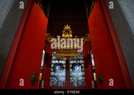 Entrée de Guan Di Temple dans Chinatown, Kuala Lumpur, Malaisie. Banque D'Images