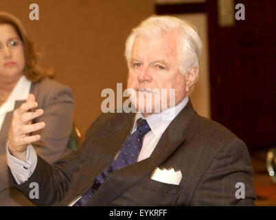 Le sénateur Ted Kennedy, (D-MA), le classement, la santé, l'éducation, droit du travail et de Comité de retraite rencontre les membres de la National Air Traffic Controllers Association (NATCA) à Washington, D.C.. Banque D'Images