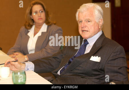 Le sénateur Ted Kennedy, (D-MA), le classement, la santé, l'éducation, droit du travail et de Comité de retraite rencontre les membres de la National Air Traffic Controllers Association (NATCA) à Washington, D.C.. Banque D'Images