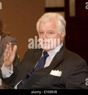 Le sénateur Ted Kennedy, (D-MA), le classement, la santé, l'éducation, droit du travail et de Comité de retraite rencontre les membres de la National Air Traffic Controllers Association (NATCA) à Washington, D.C.. Banque D'Images