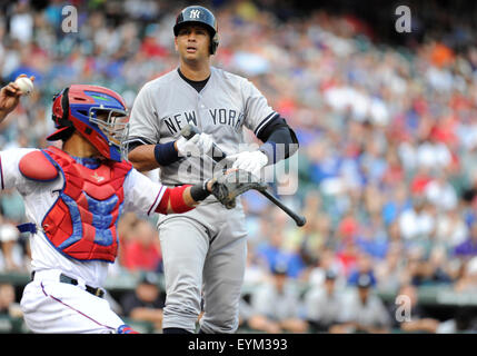 Juil 30, 2015 : New York Yankees Alex Rodriguez frappeur désigné # 13 lors d'un match entre la MLB Yankees de New York et les Rangers du Texas à Globe Life Park à Arlington, TX Texas défait 7-6 New York Banque D'Images