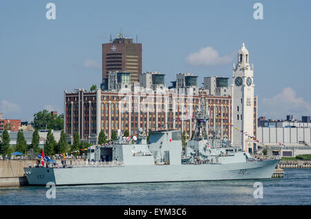 Le Navire canadien de Sa Majesté (NCSM) Ville de Québec' amarré à Montréal durant les 2012 Déploiement des Grands Lacs. Banque D'Images