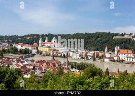 Vue aérienne de la vieille ville de Passau, River Inn, la cathédrale Saint-Étienne, Passau, Bavière, Allemagne, Europe Banque D'Images