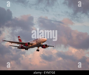 Air Canada Rouge Airbus A319 plan C-FYIY Banque D'Images