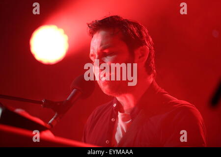 Penrith, Cumbria, Royaume-Uni. 31 juillet, 2015. Gaz Coombes effectue en direct sur l'étape de l'appel à l'appelant 2015 Kendal. Credit : SJN/Alamy Live News Banque D'Images