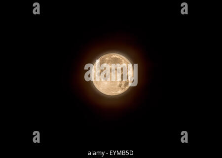 Londres, Royaume-Uni. 1er août 2015. Blue Moon se lève sur London City Crédit : Guy Josse/Alamy Live News Banque D'Images