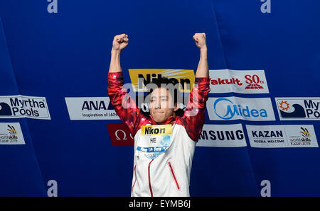 Kazan, Russie. 31 juillet, 2015. Il Chao de Chine célèbre pendant la cérémonie pour le tremplin 3m plongée sous-marine à la piscine 2015 Championnats du monde à Kazan, Russie, 31 juillet 2015. Il a réclamé le Chao titre avec un score de 555,05 points. Credit : Jia Yuchen/Xinhua/Alamy Live News Banque D'Images