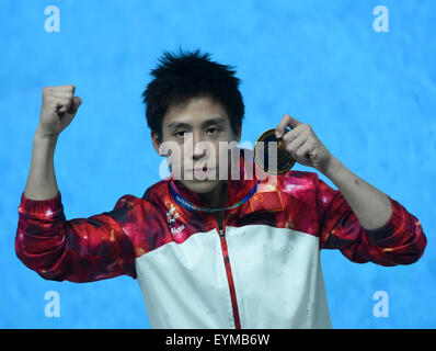 Kazan, Russie. 31 juillet, 2015. Il Chao de Chine célèbre après la cérémonie pour le tremplin 3m plongée sous-marine à la piscine 2015 Championnats du monde à Kazan, Russie, 31 juillet 2015. Il a réclamé le Chao titre avec un score de 555,05 points. Credit : Jia Yuchen/Xinhua/Alamy Live News Banque D'Images