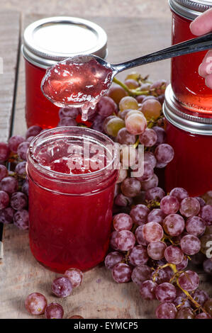 Gelée de raisin et grappes de raisins rouges Banque D'Images