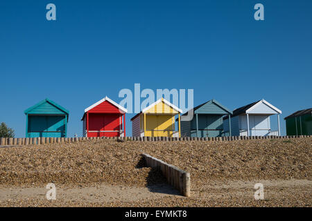 Plage de Calshot et cabines de plage à Calshot dans Hampshire UK Banque D'Images