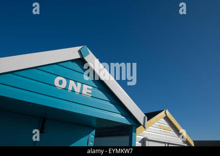 Plage de Calshot et cabines de plage à Calshot dans Hampshire UK Banque D'Images