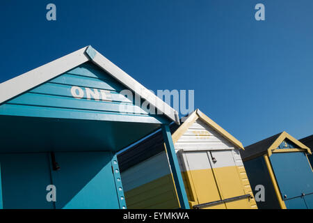 Plage de Calshot et cabines de plage à Calshot dans Hampshire UK Banque D'Images