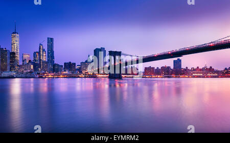 New York City - beau lever de soleil sur Manhattan, avec Manhattan et Brooklyn Bridge USA Banque D'Images