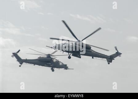 L'armée italienne, des hélicoptères de combat antichar Agusta A 129 Mangusta Banque D'Images