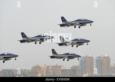 Armée de l'air italienne, l'équipe nationale acrobatique "Frecce Tricolori" (flèches tricolores) sur Aermacchi MB 339 avions Banque D'Images