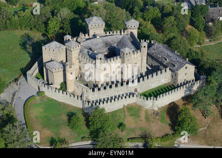 VUE AÉRIENNE.Château de Fénis.Vallée d'Aoste, Italie. Banque D'Images