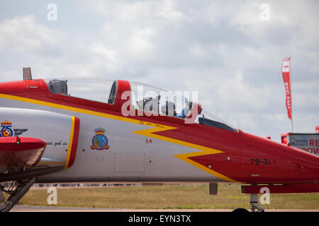 La Patrulla Aguila, l'Aigle, patrouille acrobatique de la force aérienne espagnole de l'équipe d'affichage à la circulation au sol Royal International Air Tattoo Banque D'Images