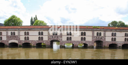 Barrage Vauban est un barrage érigé au 17ème siècle dans le quartier de la Petite France de Strasbourg, capitale de l'Alsace, France Banque D'Images