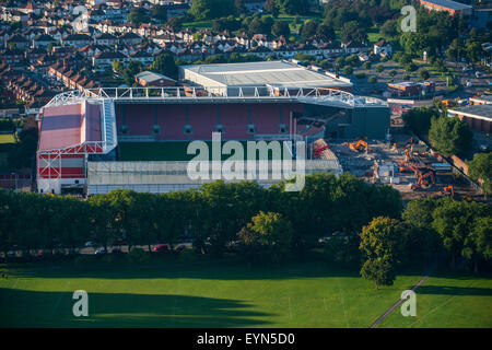 Une vue aérienne de l'Ashton Gate Stadium le terrain du Bristol City Football Club et Bristol Rugby Club. Banque D'Images