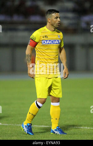 L'ITALIE, Lignano : l'Udinese avant d'Antonio Di Natale ressemble au cours de la pré-saison friendly match de football Udinese Calcio v SC Bastia le 1er août 2015 au Stade Teghil à Lignano (Udine), Italie. Banque D'Images