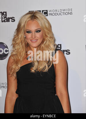 LOS ANGELES, CA - 1 NOVEMBRE 2010 : Lacey Schwimmer à la 200e épisode partie pour danse avec les Stars au boulevard du 3 à Hollywood. Banque D'Images