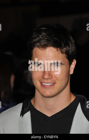 LOS ANGELES, CA - le 30 octobre 2010 : Robbie Amell au Los Angeles premiere de 'MegaMind' au Mann's Chinese Theatre, à Hollywood. Banque D'Images