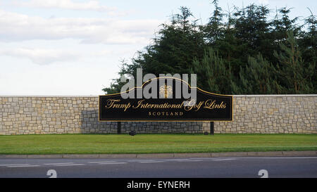 Panneau à l'entrée de la Trump International Golf Links dans l'Aberdeenshire, en Écosse. Banque D'Images