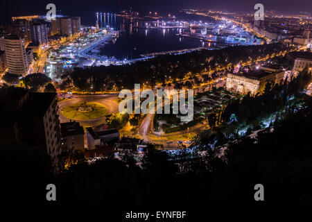 Vue de nuit de la ville de Malaga, Espagne Banque D'Images