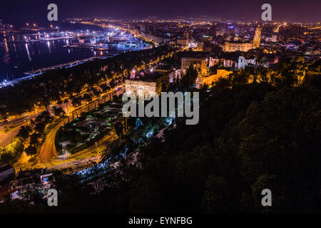 Vue de nuit de la ville de Malaga, Espagne Banque D'Images