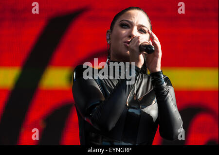 Brighton, UK, 1er août 2015. Tulisa joue sur la scène principale à Brighton's Pride Festival événement à Preston Park. Fête cette année le 25e anniversaire de the UK's biggest Pride Festival. Banque D'Images