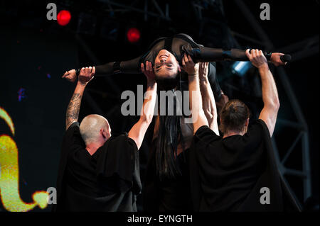 Brighton, UK, 1er août 2015. Tulisa joue sur la scène principale à Brighton's Pride Festival événement à Preston Park. Fête cette année le 25e anniversaire de the UK's biggest Pride Festival. Banque D'Images