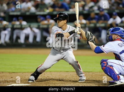 31 juil., 2015 : le voltigeur des Giants de San Francisco Nori Aoki # 23 lors d'un match entre la MLB Giants de San Francisco et les Texas Rangers à Globe Life Park à Arlington, TX Texas défait 6-3 San Francisco Banque D'Images