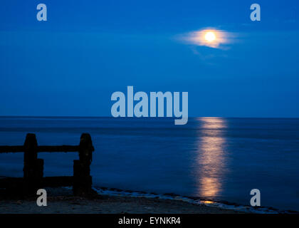 Blue Moon à Littlehampton West Sussex Vendredi 31 07 2015 Banque D'Images