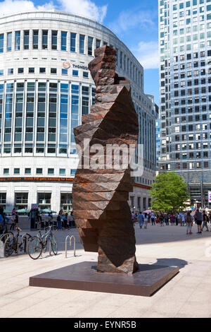 La sculpture à Canary Wharf - par Charles II de torsion Hadcock, fonte 2009-11 Banque D'Images