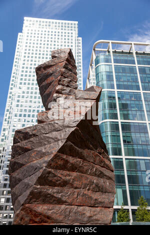 La sculpture à Canary Wharf - par Charles II de torsion Hadcock, fonte 2009-11 Banque D'Images