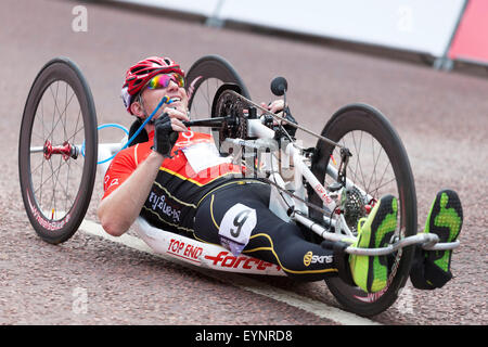 Londres, Royaume-Uni. 2 août 2015. prudential ridelondon 2015. riders participant à la Prudential ridelondon handycle finition classique sur le mall. photo : ontheroad/Alamy live news Banque D'Images