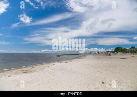 Plage de sable solitaires de Parnu, Estonie ville Banque D'Images