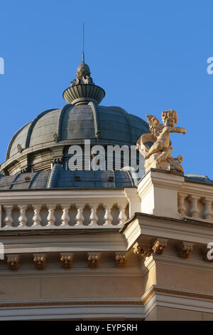 Chérubin statue sur le toit d'Odessa National Academic Theatre of Opera and Ballet, Ukraine Banque D'Images