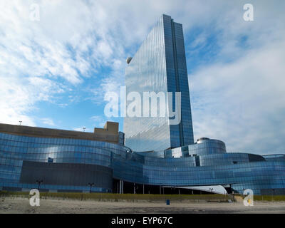 ATLANTIC CITY, NJ - le 4 juillet 2015 : la belle et failli Revel Atlantic City se trouve vide, à l'extrémité nord de l'Atlantique Banque D'Images