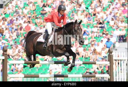 02.08.15 La Longines Royal International Horse Show, le Beffroi à UK. La Longines Le Roi George V, vainqueur de la coupe d'or Elizabeth Madden [USA] équitation CORTES'C' © Julie Priestley/Alamy Banque D'Images