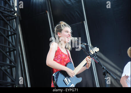 Philadelphie, Pennsylvanie, USA. 2 Août, 2015. ELLIE ROWSELL de groupe indie sensation, WOLF ALICE, du nord de Londres, l'exécution au niveau de la radio 104,5 block party d'été à Philadelphie PA Credit : Ricky Fitchett/ZUMA/Alamy Fil Live News Banque D'Images