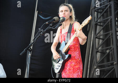 Philadelphie, Pennsylvanie, USA. 2 Août, 2015. ELLIE ROWSELL de groupe indie sensation, WOLF ALICE, du nord de Londres, l'exécution au niveau de la radio 104,5 block party d'été à Philadelphie PA Credit : Ricky Fitchett/ZUMA/Alamy Fil Live News Banque D'Images