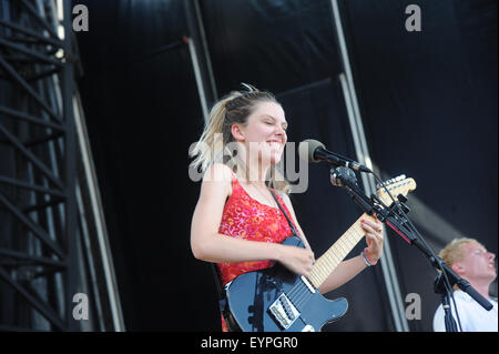 Philadelphie, Pennsylvanie, USA. 2 Août, 2015. ELLIE ROWSELL de groupe indie sensation, WOLF ALICE, du nord de Londres, l'exécution au niveau de la radio 104,5 block party d'été à Philadelphie PA Credit : Ricky Fitchett/ZUMA/Alamy Fil Live News Banque D'Images