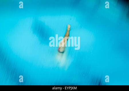 Kazan, Russie. 2 Août, 2015. Qiu Bo de la concurrence de la Chine au cours de la plate-forme de 10m hommes finale aux Championnats du monde de natation 2015 à Kazan, Russie, le 2 août 2015. Qiu Bo réclamé le titre de l'événement avec un score de 587,00 points. Credit : Zhang Fan/Xinhua/Alamy Live News Banque D'Images