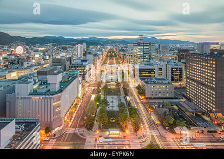 Sapporo, Japon centre-ville city skyline at Parc Odori. Banque D'Images