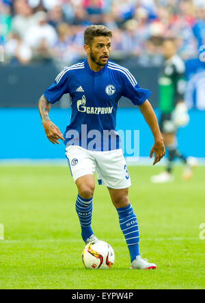 Gelsenkirchen, Allemagne. 09Th Aug 2015. Schalke's Junior Caicara en action lors d'un match amical de football entre le FC Schalke 04 et le FC Twente Enschede au Veltins Arena à Gelsenkirchen, Allemagne, 02 août 2015. Photo : GUIDO KIRCHNER/dpa/Alamy Live News Banque D'Images