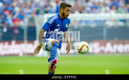 Gelsenkirchen, Allemagne. 09Th Aug 2015. Schalke's Junior Caicara en action lors d'un match amical de football entre le FC Schalke 04 et le FC Twente Enschede au Veltins Arena à Gelsenkirchen, Allemagne, 02 août 2015. Photo : GUIDO KIRCHNER/dpa/Alamy Live News Banque D'Images