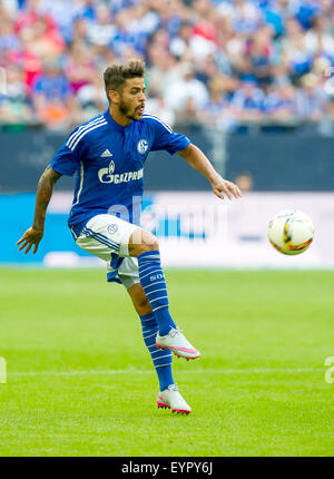 Gelsenkirchen, Allemagne. 09Th Aug 2015. Schalke's Junior Caicara en action lors d'un match amical de football entre le FC Schalke 04 et le FC Twente Enschede au Veltins Arena à Gelsenkirchen, Allemagne, 02 août 2015. Photo : GUIDO KIRCHNER/dpa/Alamy Live News Banque D'Images