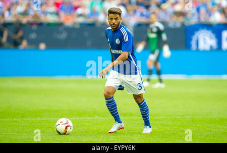 Gelsenkirchen, Allemagne. 09Th Aug 2015. Schalke's Junior Caicara en action lors d'un match amical de football entre le FC Schalke 04 et le FC Twente Enschede au Veltins Arena à Gelsenkirchen, Allemagne, 02 août 2015. Photo : GUIDO KIRCHNER/dpa/Alamy Live News Banque D'Images