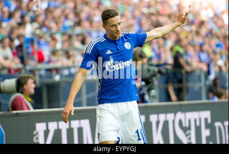 Gelsenkirchen, Allemagne. 09Th Aug 2015. Julian Draxler du Schalke réagit au cours d'un match amical de football entre le FC Schalke 04 et le FC Twente Enschede au Veltins Arena à Gelsenkirchen, Allemagne, 02 août 2015. Photo : GUIDO KIRCHNER/dpa/Alamy Live News Banque D'Images